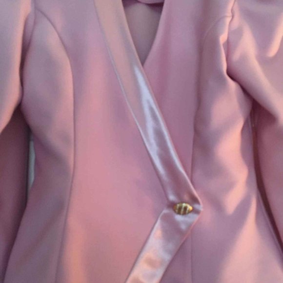 Dresses and Gowns for the Holiday Season - Picture 3 of 16